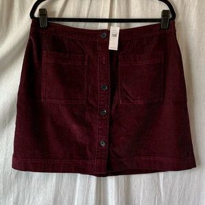 NWT Gap Burgundy Corduroy Mini Skirt. Button front. Size large.